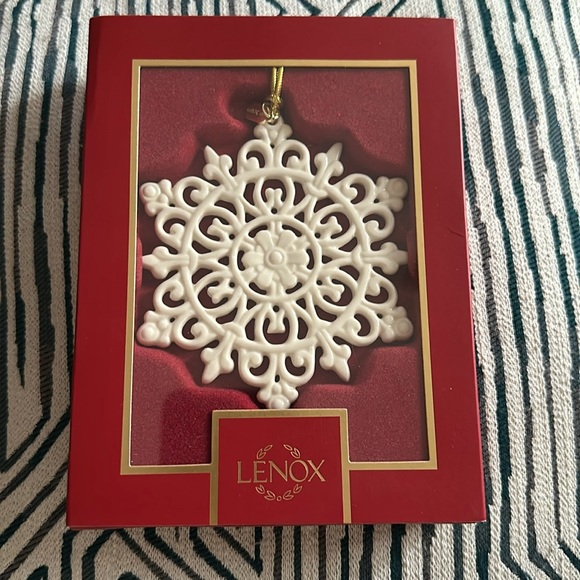 Lenox Snowflake Ornament - Picture 1 of 2